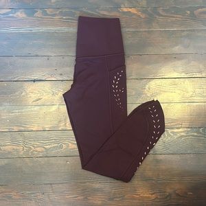 Athleta! Super cute ankle length yoga leggings! (XS) (LIKE NEW) w pockets